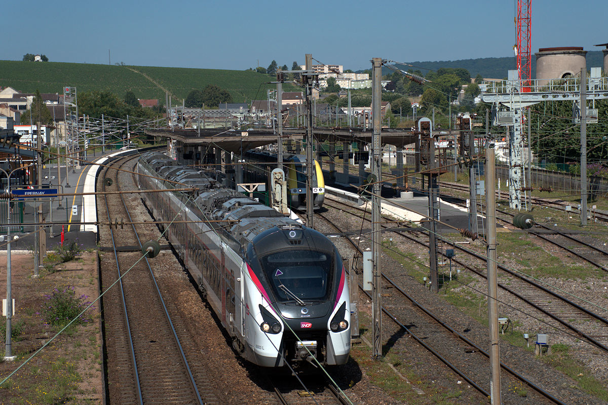 B 85077/B 85078 L GRAND EST