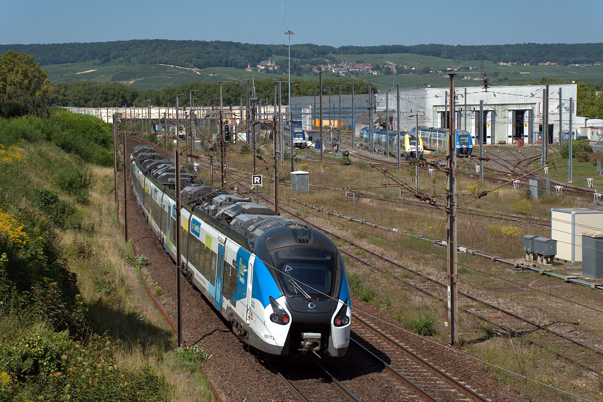B 85077/B 85078 L GRAND EST