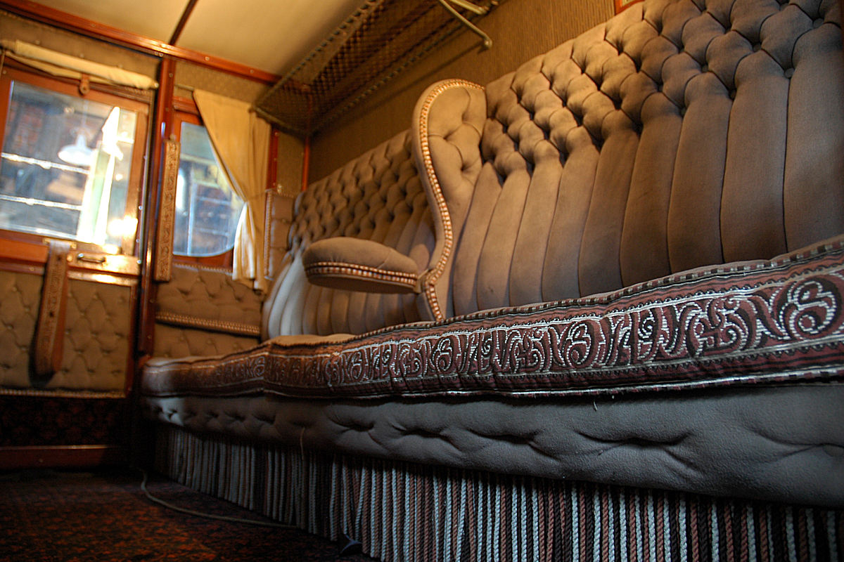 Voiture de 1ère Classe. Reconstitution de la Rame de Saint Germain de 1837 conservée par l'AJECTA