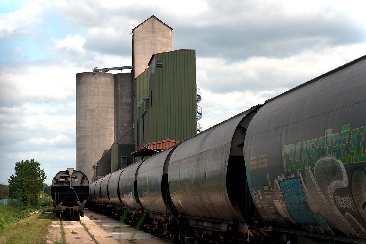 WAGONS TRANSCÉRÉALES • SILO VALFRANCE DE LA HOUSSAYE-EN-BRIE