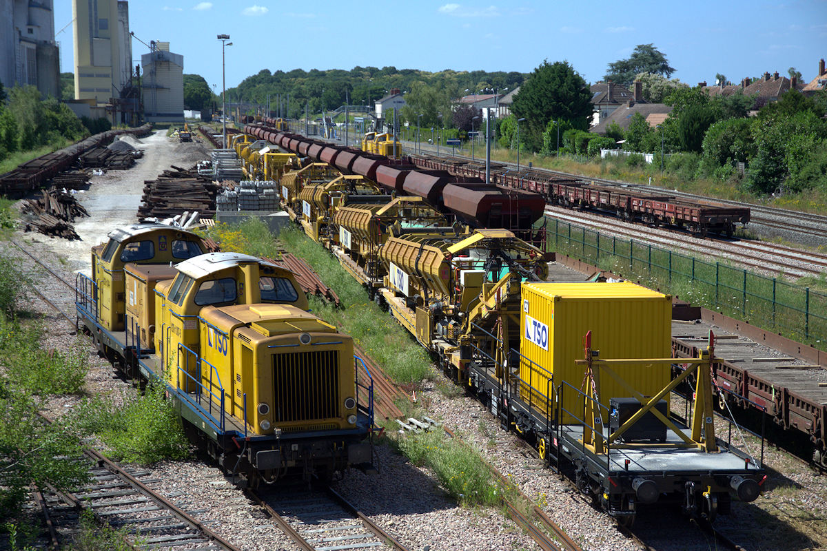 V 211 007-5 + V 211 014-1 TRAVAUX DU SUD-OUEST