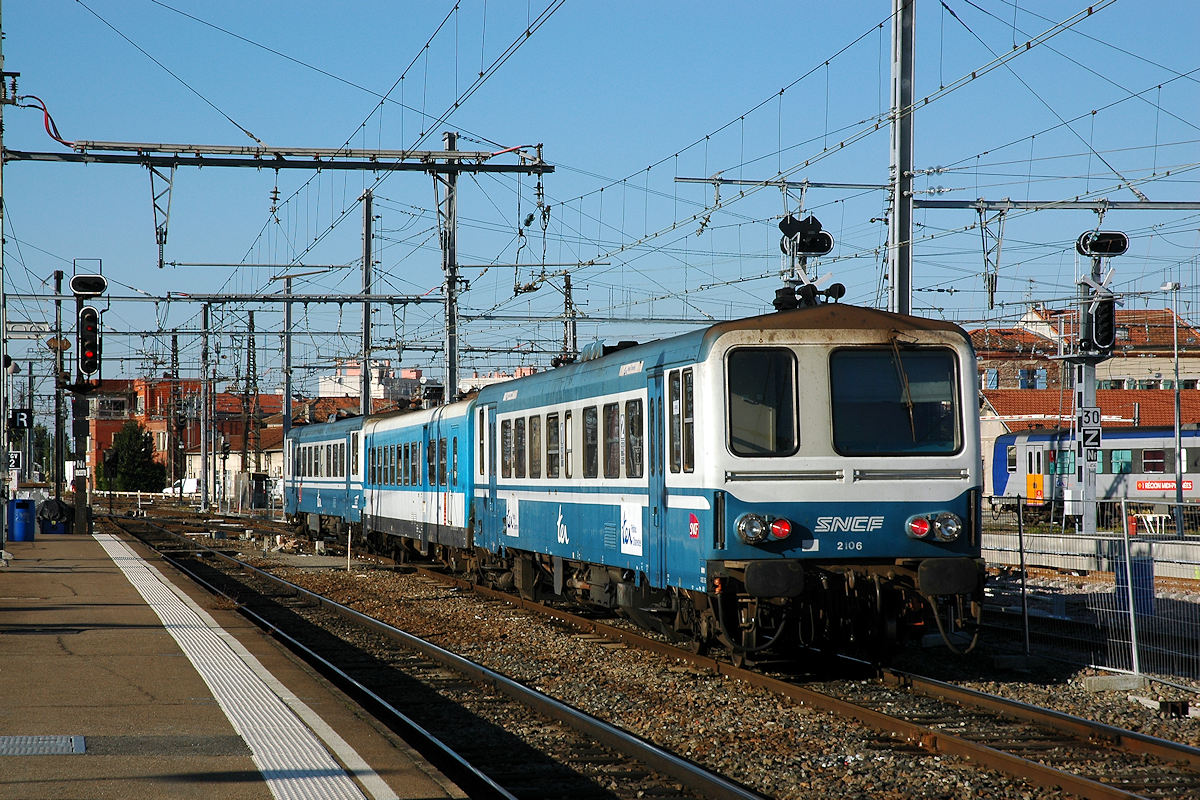 X 2106 POITOU-CHARENTES + XRABD 96213 + X 2121 MIDI-PYRÉNÉES