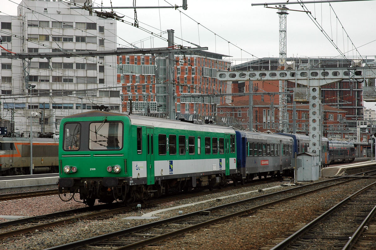 X 2109 BRETAGNE + XR 6219 + X 2129 MIDI-PYRÉNÉES