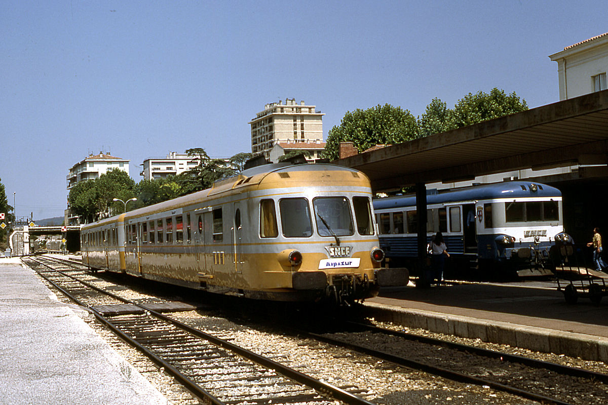 EXPRESS 5392 “ ALPAZUR ” MARSEILLE-SAINT-CHARLES - GRENOBLE