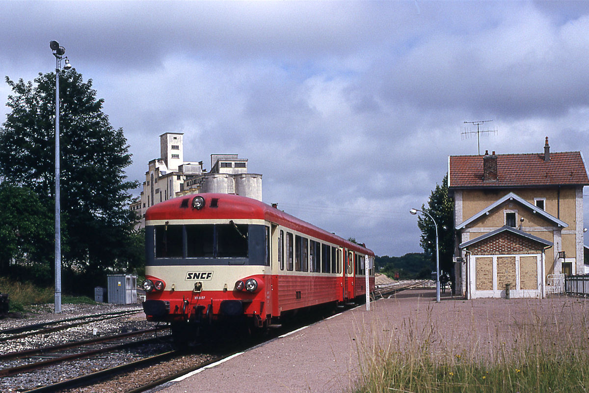 XR 8437