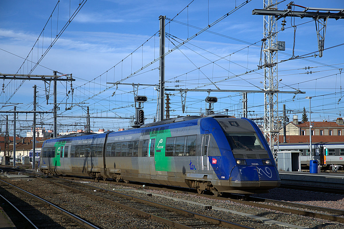 X 72685/686 AUVERGNE