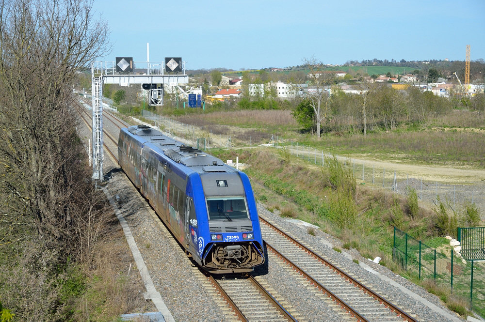 X 72538/537 MIDI-PYRÉNÉES