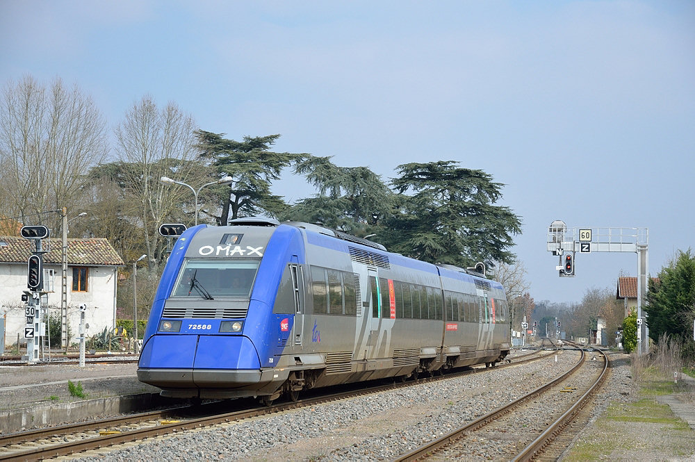 X 72588/587 MIDI-PYRÉNÉES