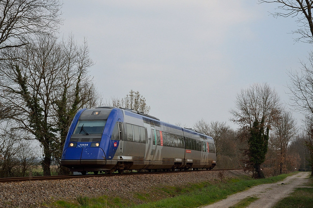 X 72538/537 MIDI-PYRÉNÉES