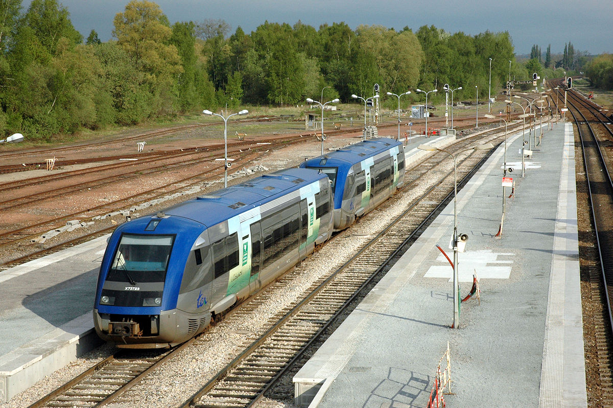 X 73723 PICARDIE "LE CRÉPINOIS" + X 73748 PICARDIE "LE SOISSONNAIS"