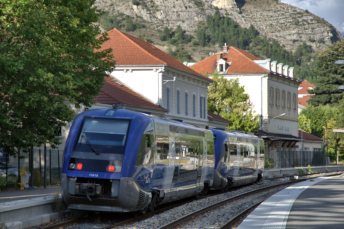 X 73618 RHÔNE-ALPES + X 73616 RHÔNE-ALPESS