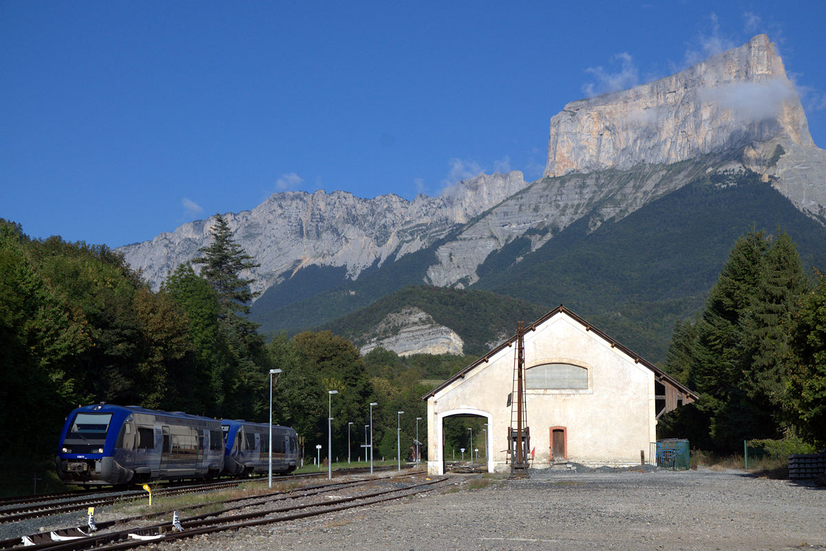 X 73671 RHÔNE-ALPES + X 73709 RHÔNE-ALPES