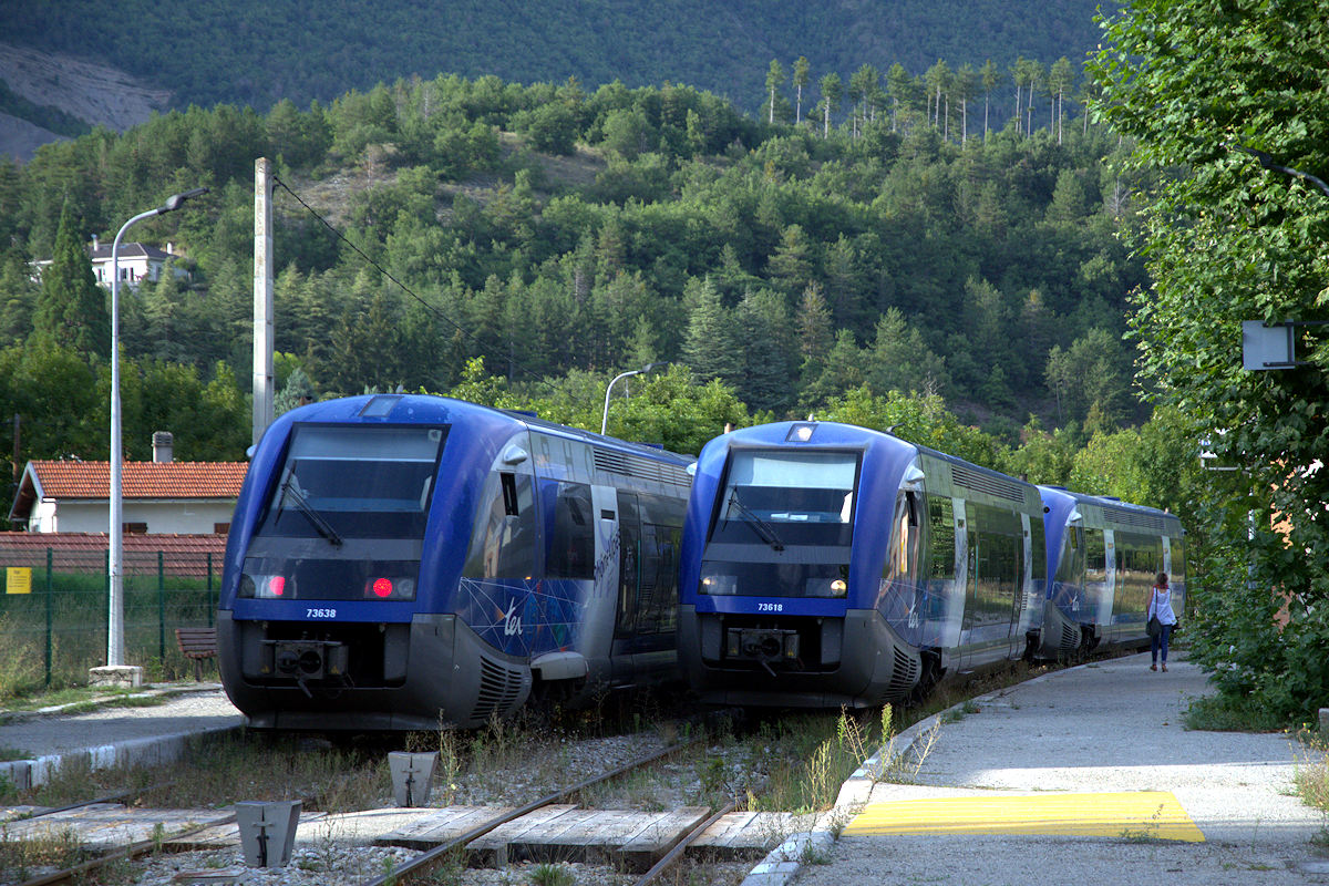 X 73638 RHÔNE-ALPES / X 73618 RHÔNE-ALPES