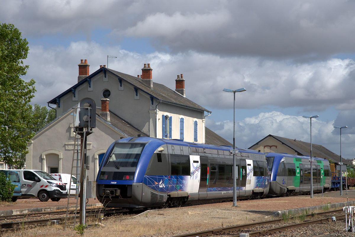 X 73639 RHÔNE-ALPES + X 73692 AUVERGNE