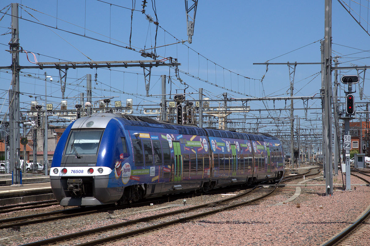 X 76508/607 AUVERGNE “ JEUNESSE CAUSE RÉGIONALE ”