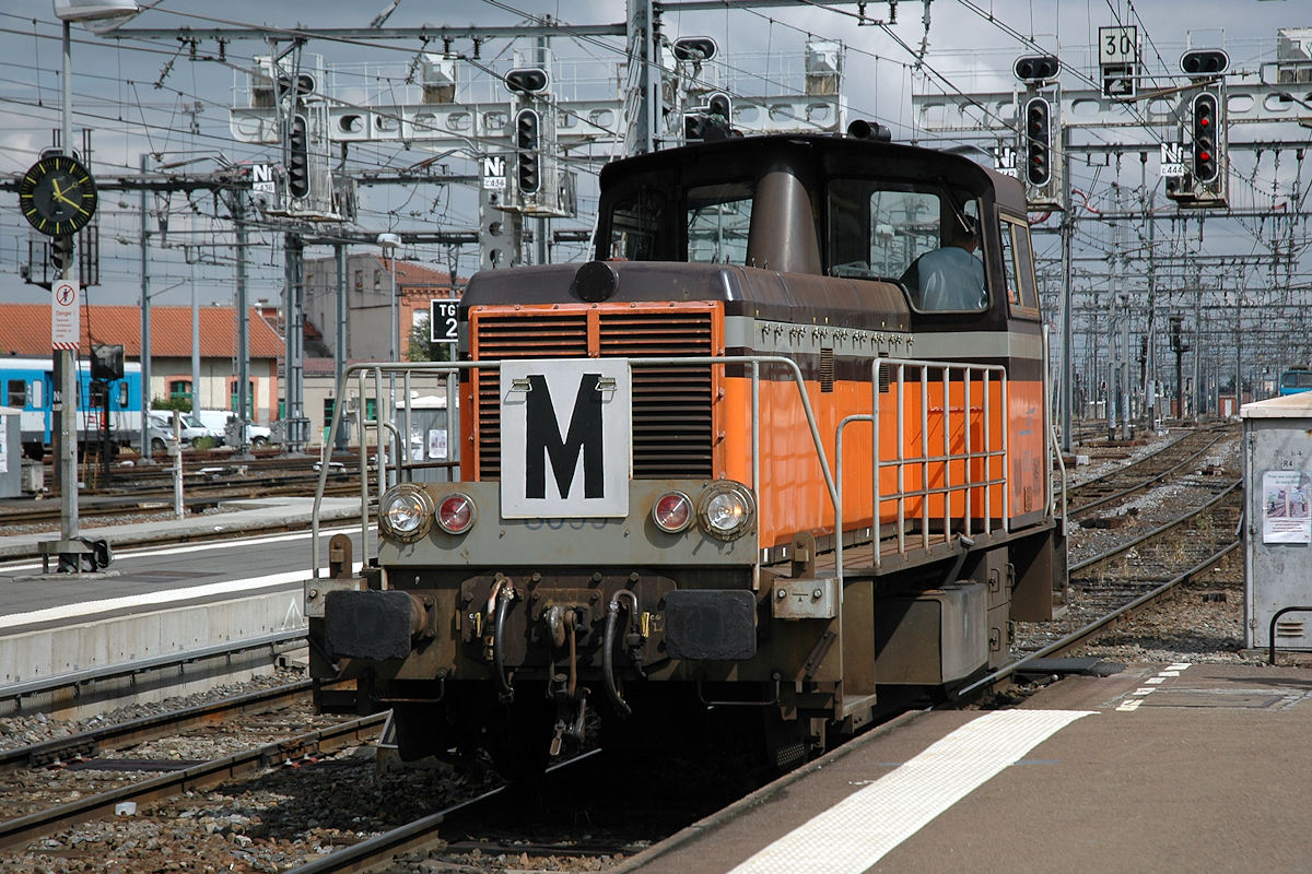Y 8099