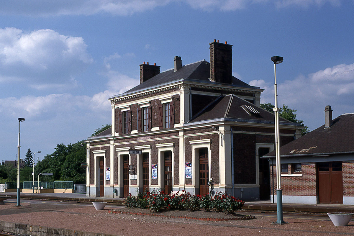 BÂTIMENT DE VOYAGEURS DE BUEIL