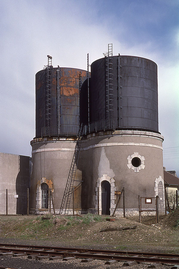 ANCIENNE GARE MILITAIRE • CHÂTEAUX D'EAU