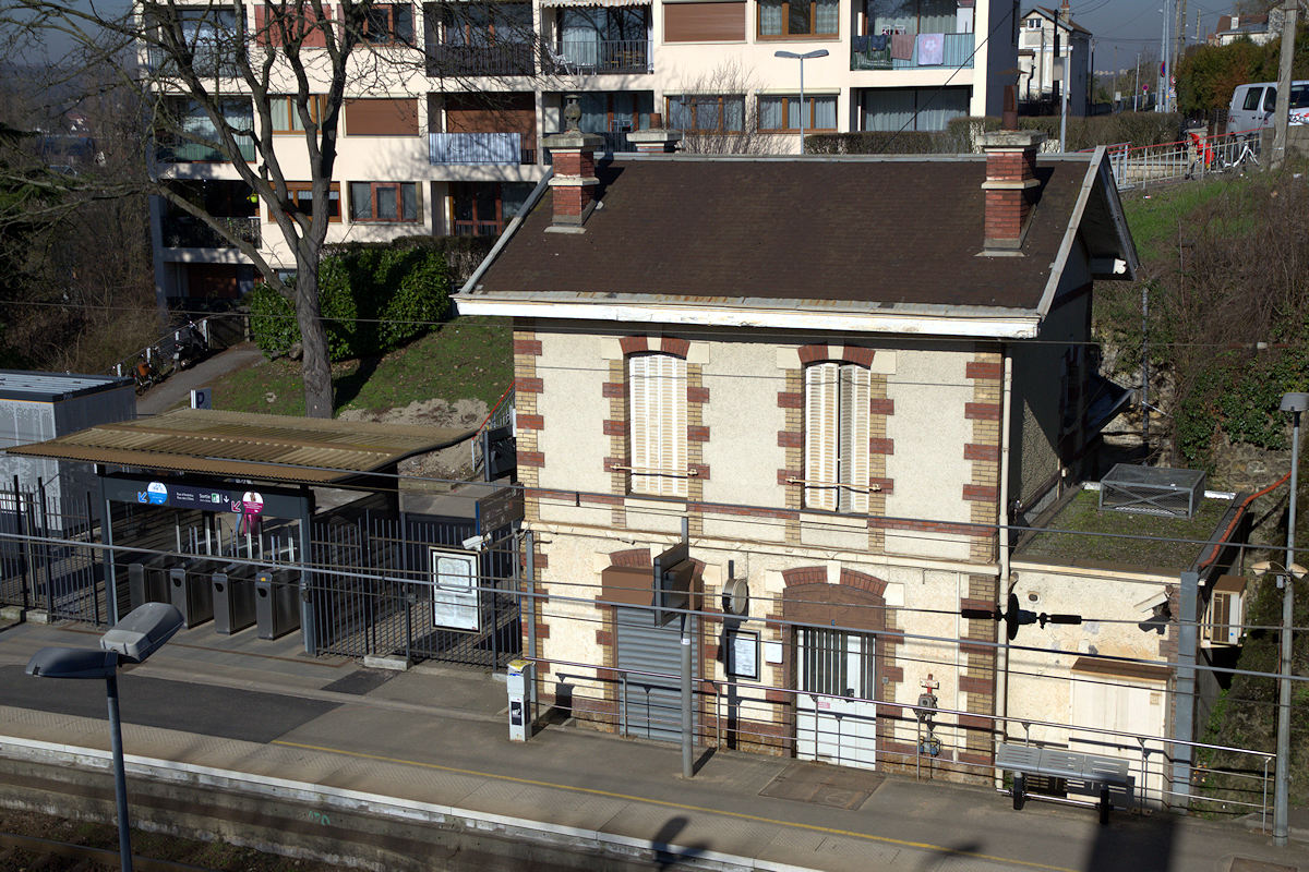 HALTE DE CONFLANS-FIN D'OISE