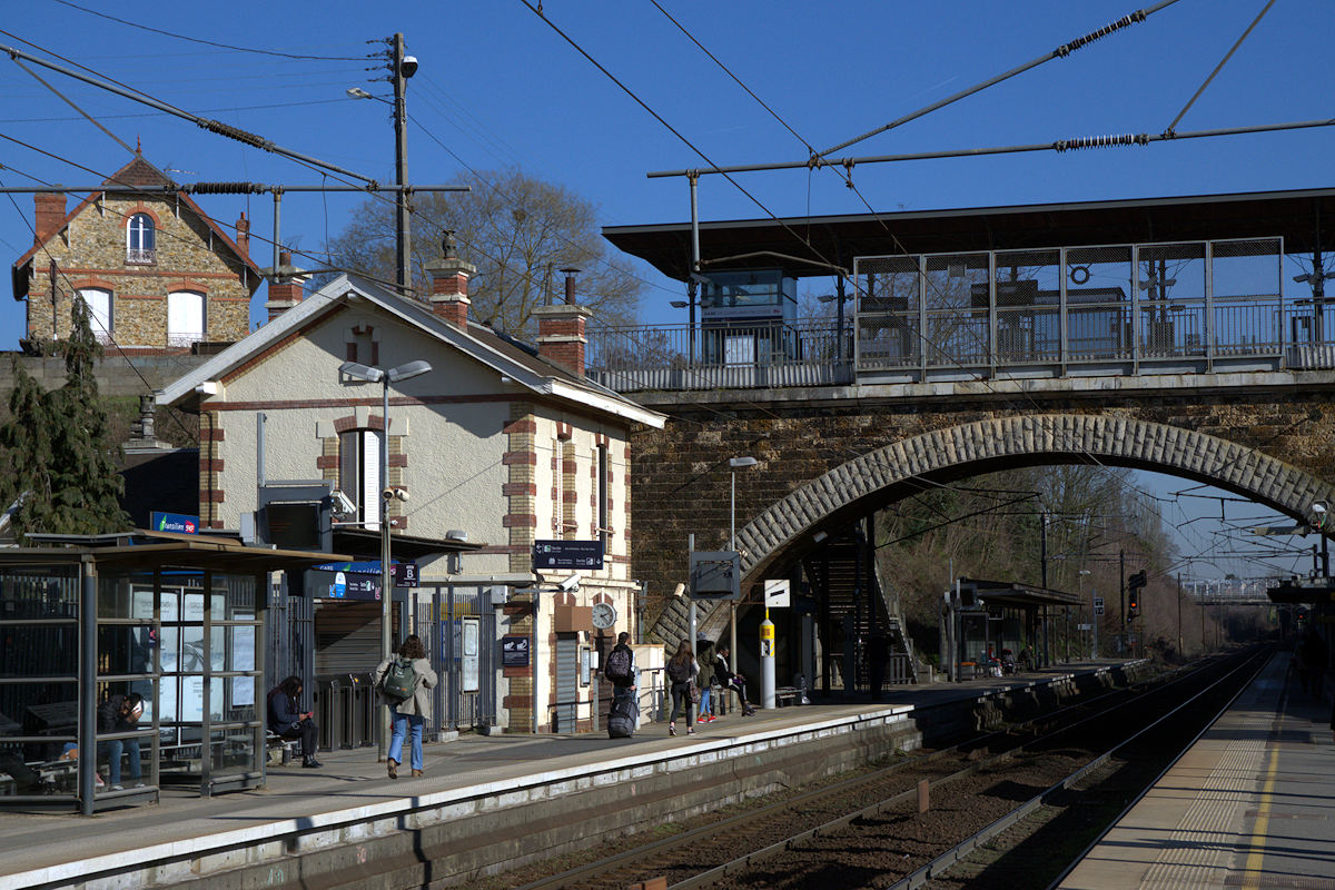 HALTE DE CONFLANS-FIN D'OISE