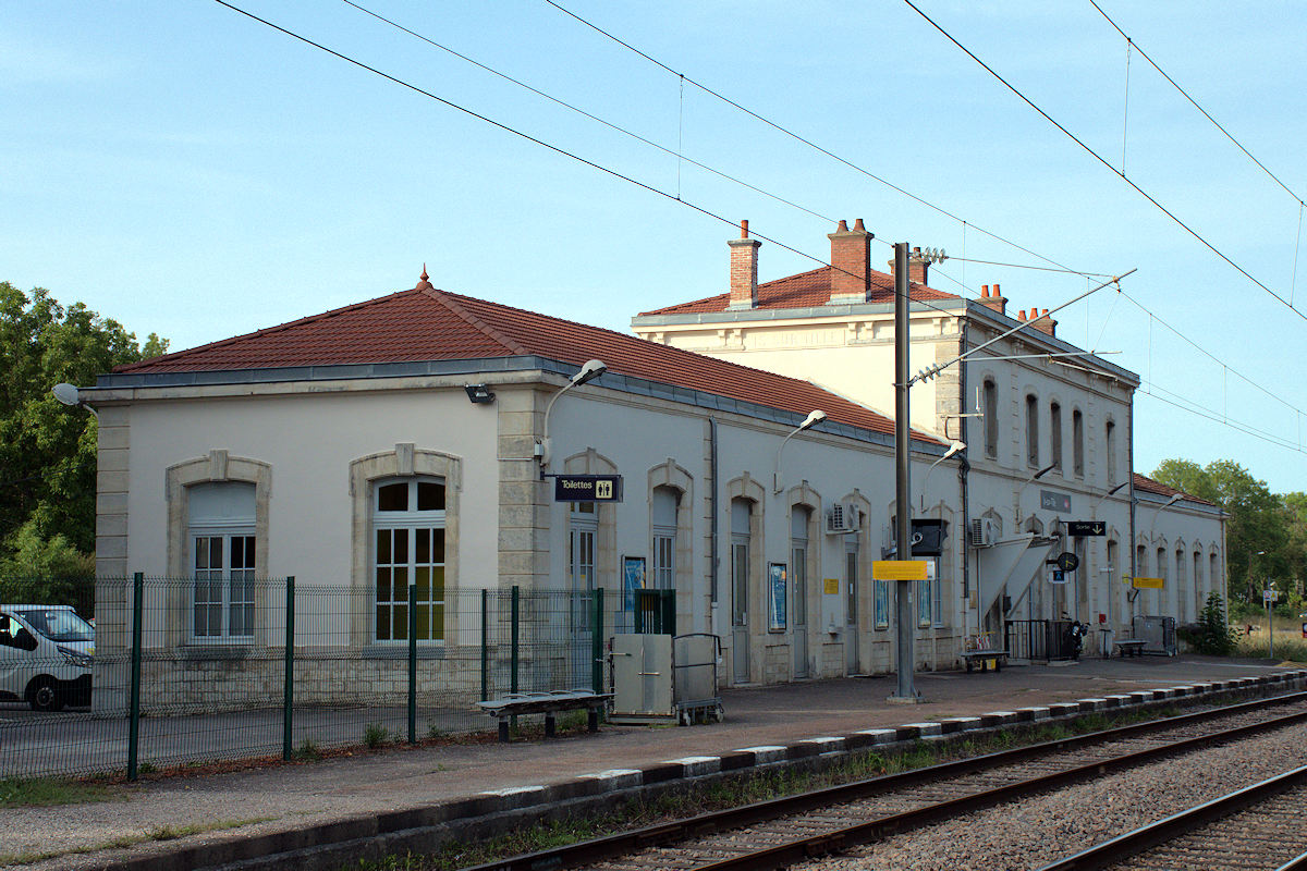 BÂTIMENT VOYAGEURS D'IS-SUR-TILLE