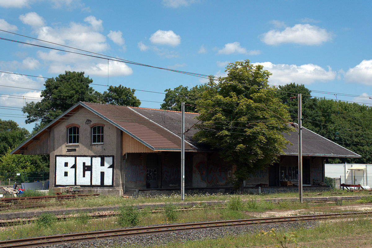 BAZANCOURT • HALLE MARCHANDISES