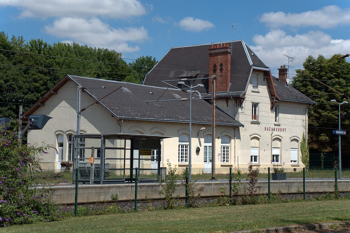 BAZANCOURT • BÂTIMENT VOYAGEURS