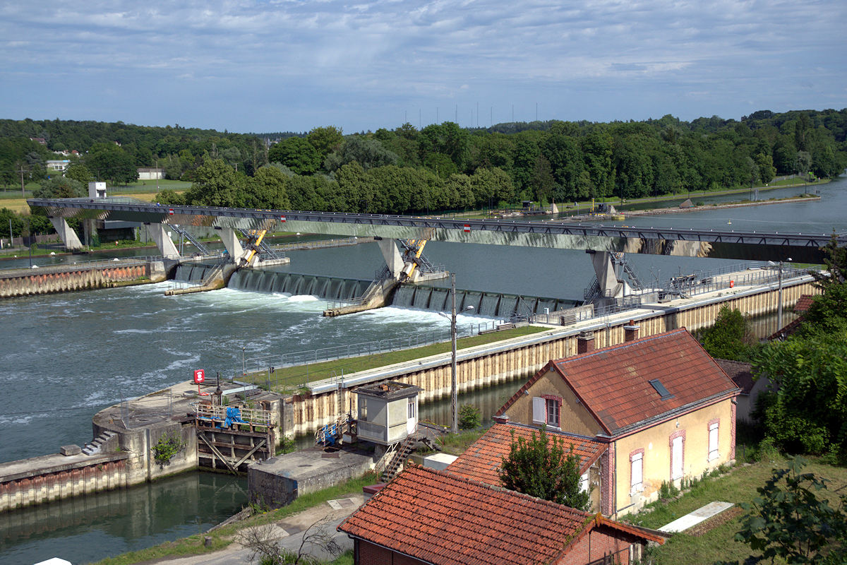 BARRAGE DE NAVIGATION DU COUDRAY-MONTCEAUX