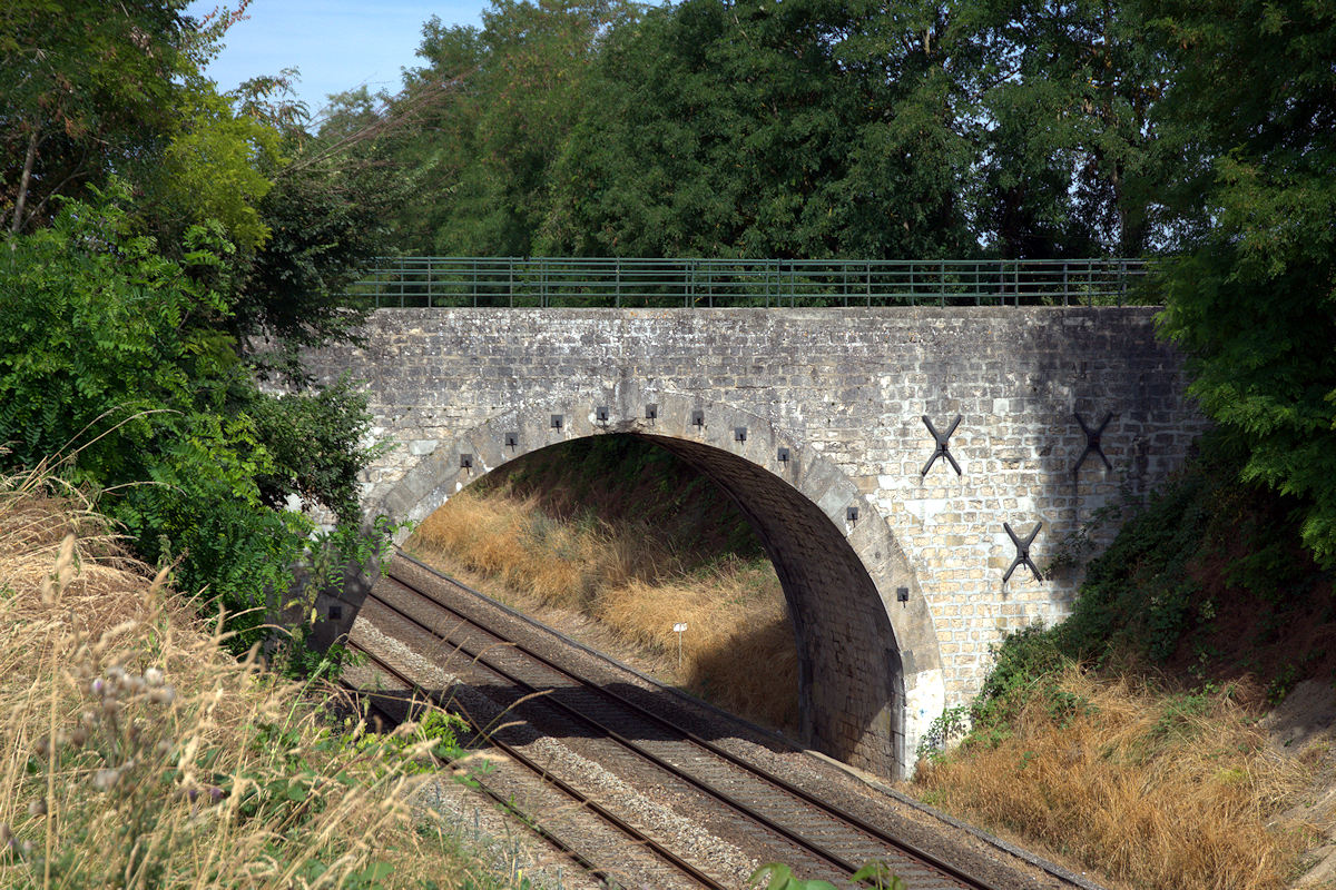 PONT DE LA ROUTE DÉPARTEMENTALE 1 DE PROVINS À BRAY-SUR-SEINE