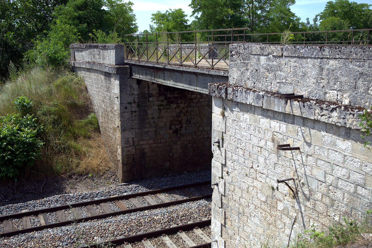 PONT DU CHEMIN D’EXPLOITATION DIT DE LA CROIX ROUGE