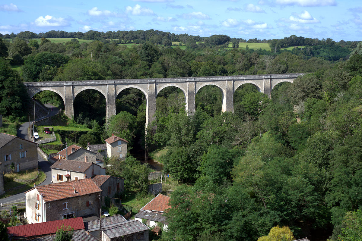 BELLAC • VIADUC SUR LE VINCOU