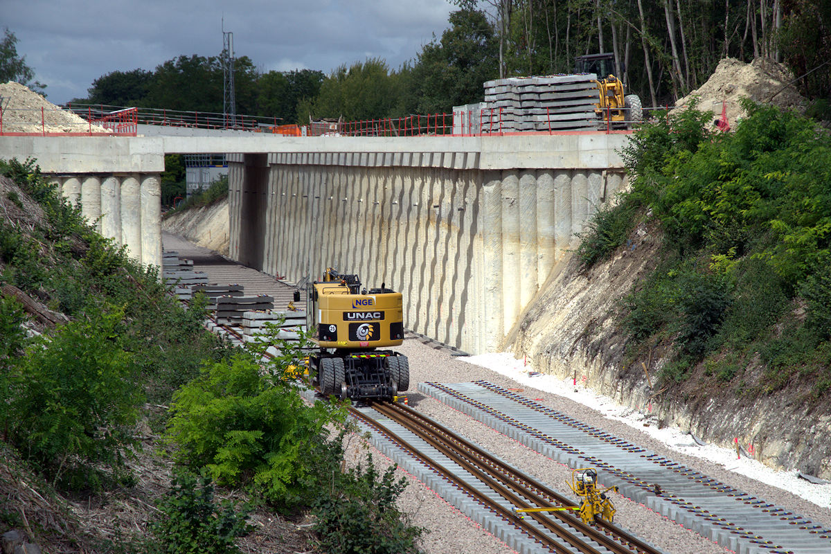 NOUVELLE TRANCHÉE BUTONNÉE