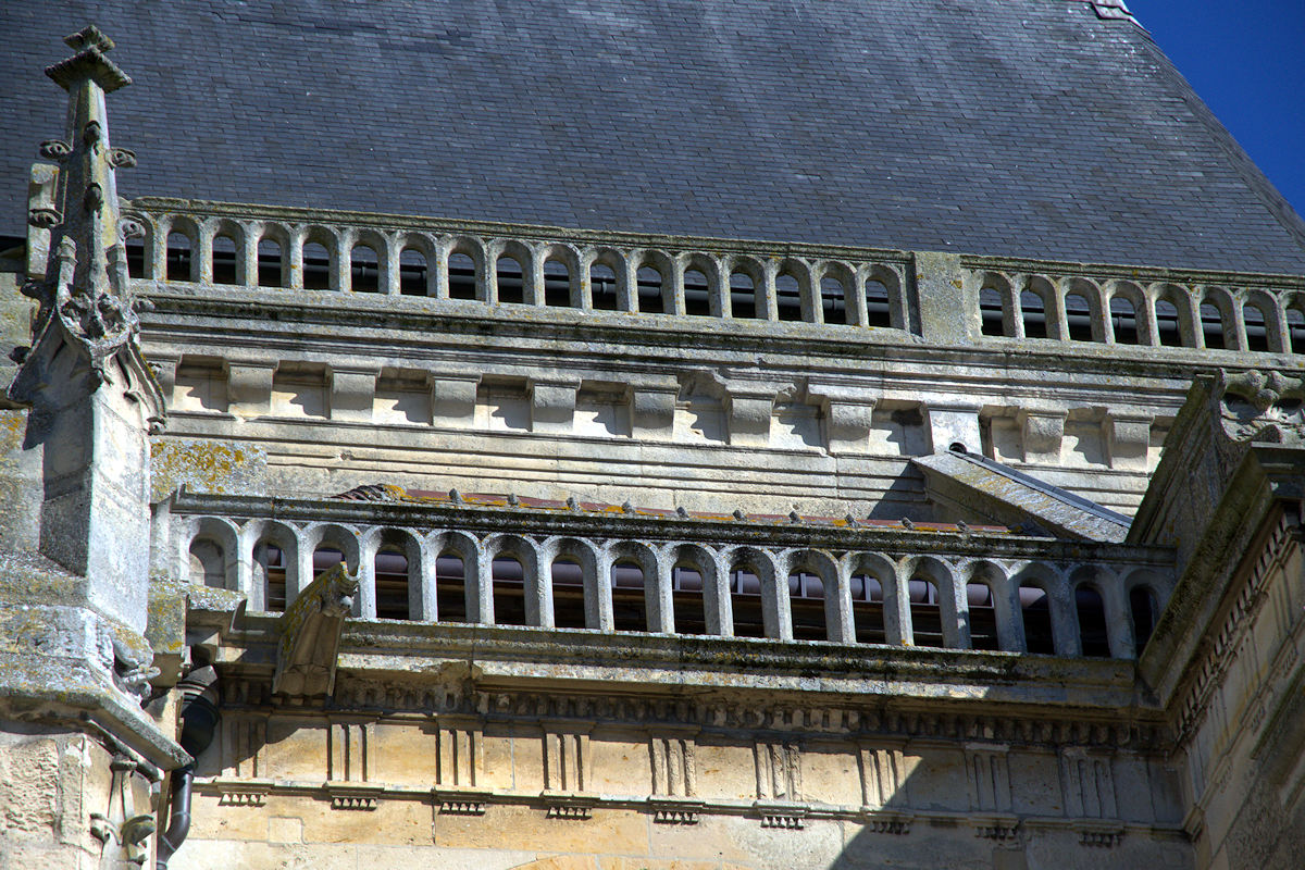 COURONNEMENT DE L'ÉGLISE SAINT-MARTIN DE TRIEL-SUR-SEINE