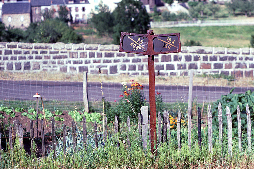 POTEAU INDICATEUR DE DÉCLIVIT&Eacute